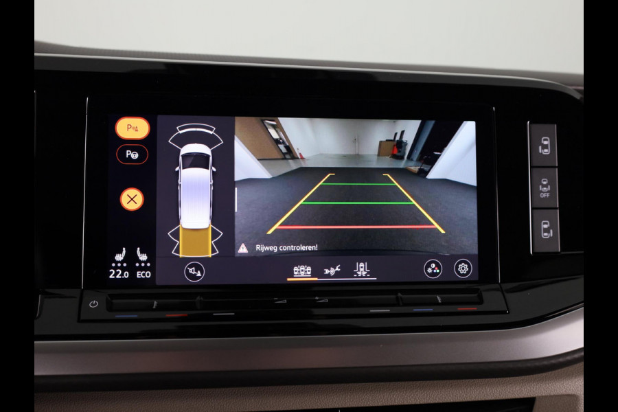 Volkswagen Multivan 1.4 eHybrid L1H1 Style 204 pk Automaat (DSG) | Navigatie | Elektr. trekhaak | Parkeersensoren (Park assist) | Achteruitrijcamera | Lederen bekleding | 2 elektr. schuifdeuren |