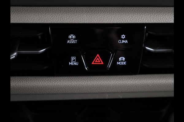 Volkswagen Multivan 1.4 eHybrid L1H1 Style 204 pk Automaat (DSG) | Navigatie | Elektr. trekhaak | Parkeersensoren (Park assist) | Achteruitrijcamera | Lederen bekleding | 2 elektr. schuifdeuren |