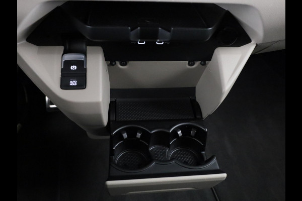 Volkswagen Multivan 1.4 eHybrid L1H1 Style 204 pk Automaat (DSG) | Navigatie | Elektr. trekhaak | Parkeersensoren (Park assist) | Achteruitrijcamera | Lederen bekleding | 2 elektr. schuifdeuren |
