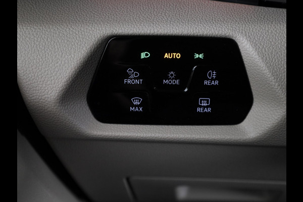 Volkswagen Multivan 1.4 eHybrid L1H1 Style 204 pk Automaat (DSG) | Navigatie | Elektr. trekhaak | Parkeersensoren (Park assist) | Achteruitrijcamera | Lederen bekleding | 2 elektr. schuifdeuren |