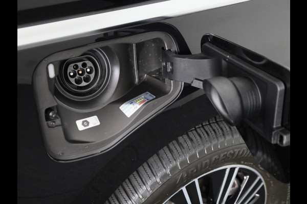 Volkswagen Multivan 1.4 eHybrid L1H1 Style 204 pk Automaat (DSG) | Navigatie | Elektr. trekhaak | Parkeersensoren (Park assist) | Achteruitrijcamera | Lederen bekleding | 2 elektr. schuifdeuren |
