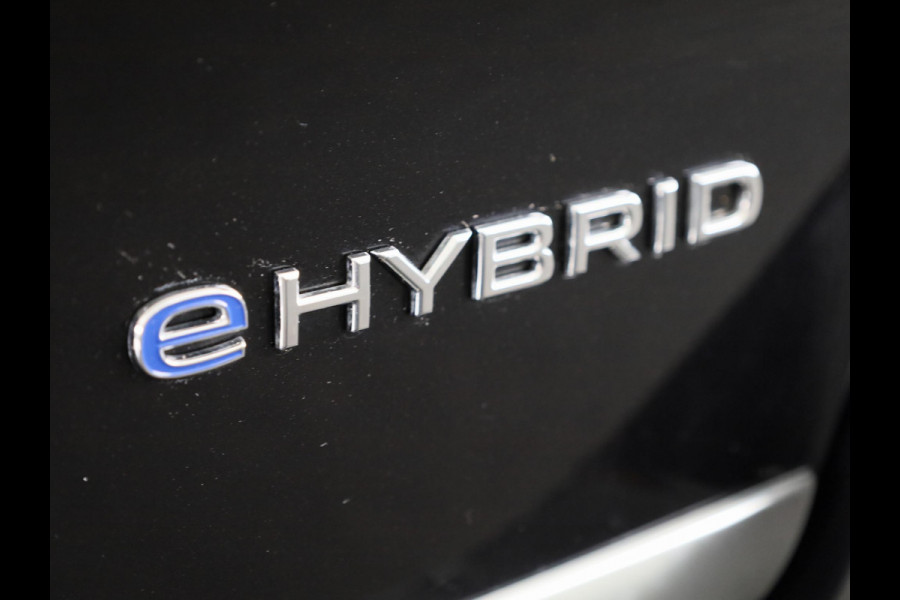 Volkswagen Multivan 1.4 eHybrid L1H1 Style 204 pk Automaat (DSG) | Navigatie | Elektr. trekhaak | Parkeersensoren (Park assist) | Achteruitrijcamera | Lederen bekleding | 2 elektr. schuifdeuren |