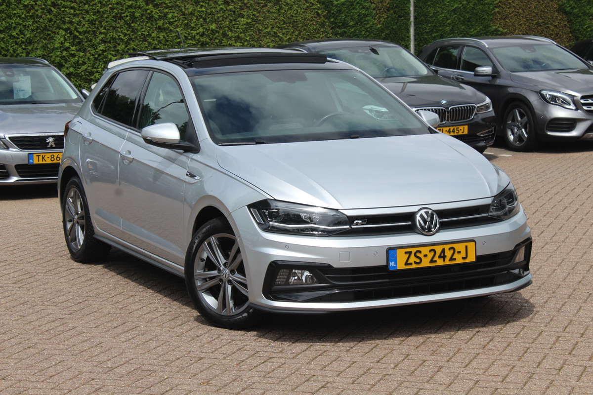 Volkswagen Polo 1.0 TSI Highline 3x R-line / Full option! / Panoramadak / Camera / Virtual Cockpit / Keyless / 17'' / Dynaudio / Winterpakket / LED Koplampen / Navigatie / DAB / ACC