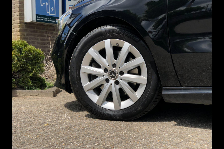 Mercedes-Benz A-Klasse 180 Business Solution | Groot Navi, Camera, Stoelverw., Cruise | Dealeronderhouden | 1e Eigenaar | NAP |