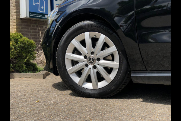 Mercedes-Benz A-Klasse 180 Business Solution | Groot Navi, Camera, Stoelverw., Cruise | Dealeronderhouden | 1e Eigenaar | NAP |