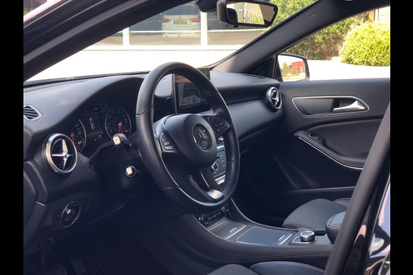 Mercedes-Benz A-Klasse 180 Business Solution | Groot Navi, Camera, Stoelverw., Cruise | Dealeronderhouden | 1e Eigenaar | NAP |