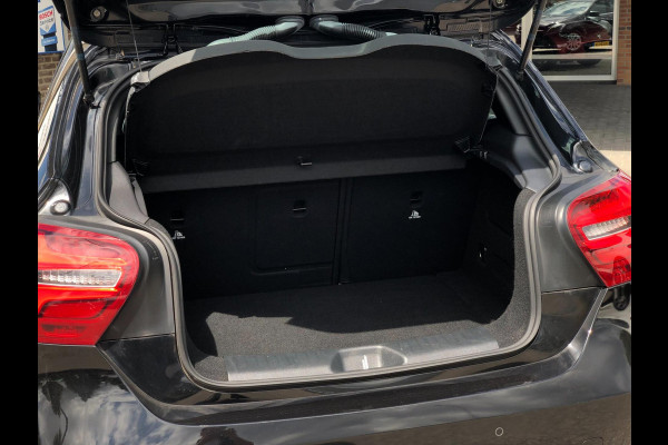Mercedes-Benz A-Klasse 180 Business Solution | Groot Navi, Camera, Stoelverw., Cruise | Dealeronderhouden | 1e Eigenaar | NAP |