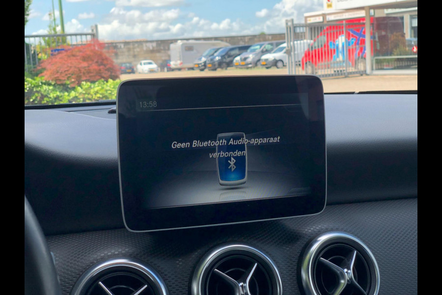 Mercedes-Benz A-Klasse 180 Business Solution | Groot Navi, Camera, Stoelverw., Cruise | Dealeronderhouden | 1e Eigenaar | NAP |