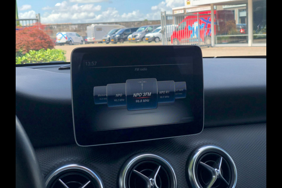 Mercedes-Benz A-Klasse 180 Business Solution | Groot Navi, Camera, Stoelverw., Cruise | Dealeronderhouden | 1e Eigenaar | NAP |