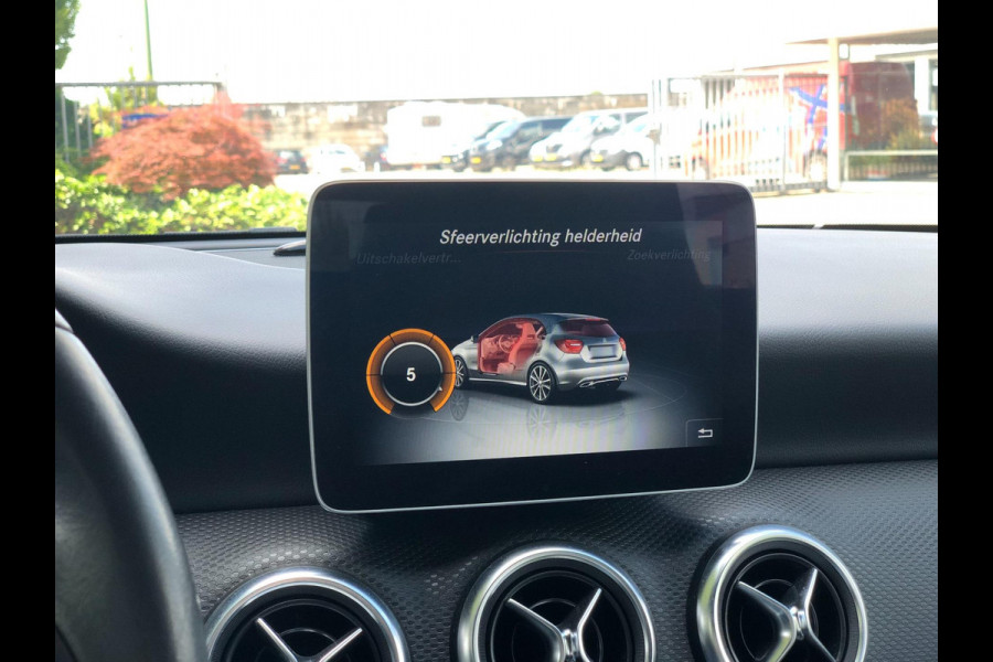 Mercedes-Benz A-Klasse 180 Business Solution | Groot Navi, Camera, Stoelverw., Cruise | Dealeronderhouden | 1e Eigenaar | NAP |