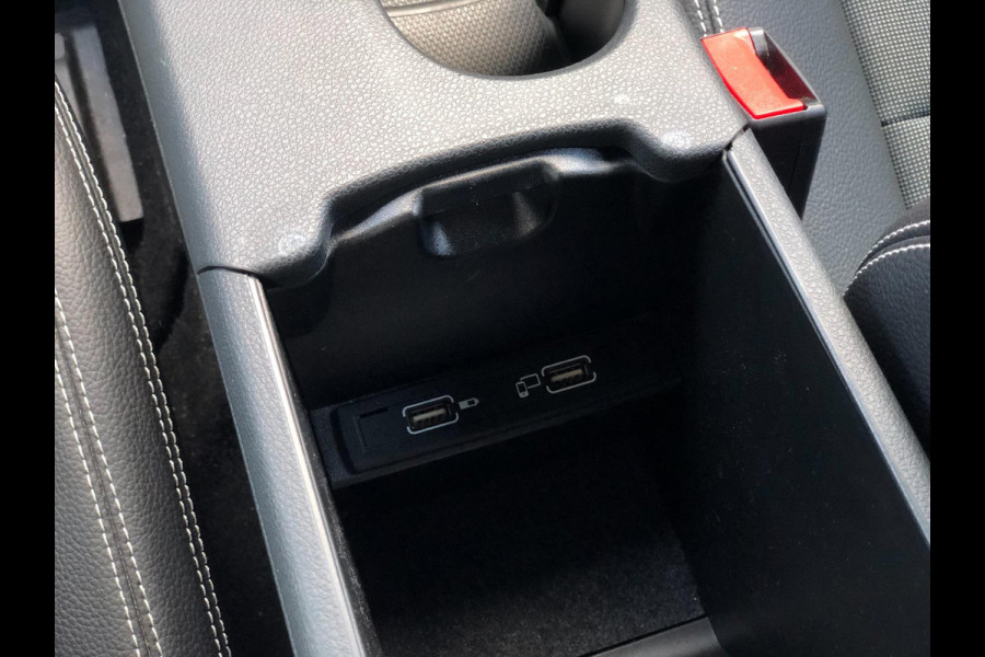 Mercedes-Benz A-Klasse 180 Business Solution | Groot Navi, Camera, Stoelverw., Cruise | Dealeronderhouden | 1e Eigenaar | NAP |