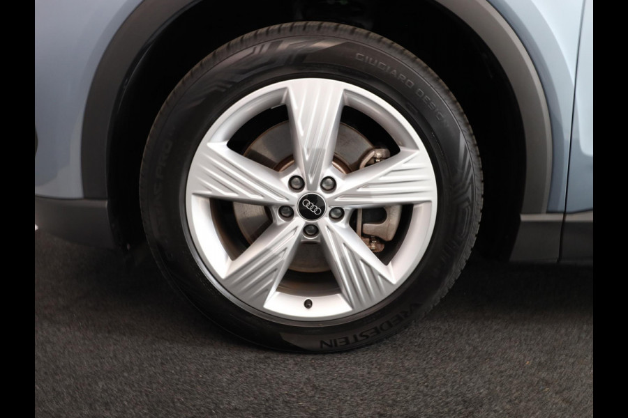 Audi Q4 e-tron 40 Edition 77 kWh 204 pk S-tronic | Navigatie | Elektr. Trekhaak | Parkeersensoren | Achteruitrijcamera | Adaptieve cruise control | Stoelverwarming |