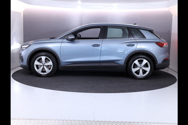 Audi Q4 e-tron 40 Edition 77 kWh 204 pk S-tronic | Navigatie | Elektr. Trekhaak | Parkeersensoren | Achteruitrijcamera | Adaptieve cruise control | Stoelverwarming |