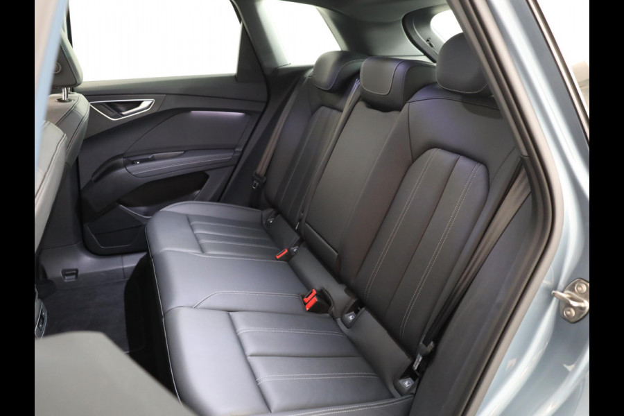 Audi Q4 e-tron 40 Edition 77 kWh 204 pk S-tronic | Navigatie | Elektr. Trekhaak | Parkeersensoren | Achteruitrijcamera | Adaptieve cruise control | Stoelverwarming |