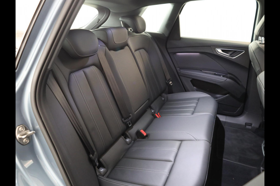 Audi Q4 e-tron 40 Edition 77 kWh 204 pk S-tronic | Navigatie | Elektr. Trekhaak | Parkeersensoren | Achteruitrijcamera | Adaptieve cruise control | Stoelverwarming |