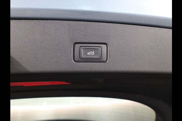 Audi Q4 e-tron 40 Edition 77 kWh 204 pk S-tronic | Navigatie | Elektr. Trekhaak | Parkeersensoren | Achteruitrijcamera | Adaptieve cruise control | Stoelverwarming |