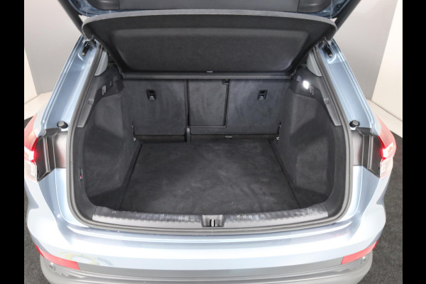Audi Q4 e-tron 40 Edition 77 kWh 204 pk S-tronic | Navigatie | Elektr. Trekhaak | Parkeersensoren | Achteruitrijcamera | Adaptieve cruise control | Stoelverwarming |