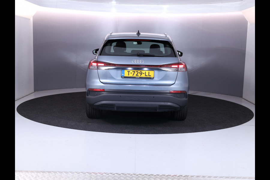 Audi Q4 e-tron 40 Edition 77 kWh 204 pk S-tronic | Navigatie | Elektr. Trekhaak | Parkeersensoren | Achteruitrijcamera | Adaptieve cruise control | Stoelverwarming |