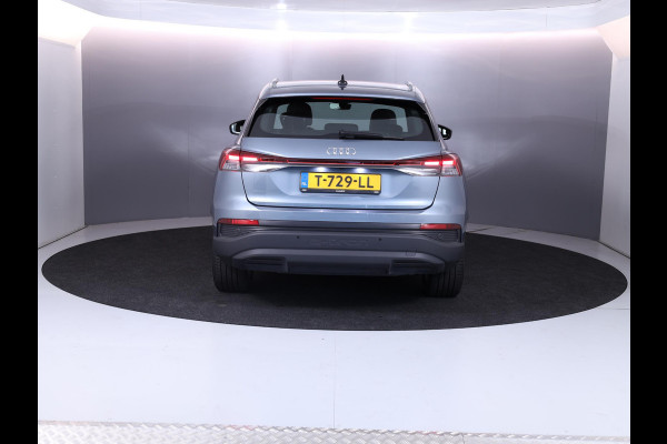 Audi Q4 e-tron 40 Edition 77 kWh 204 pk S-tronic | Navigatie | Elektr. Trekhaak | Parkeersensoren | Achteruitrijcamera | Adaptieve cruise control | Stoelverwarming |