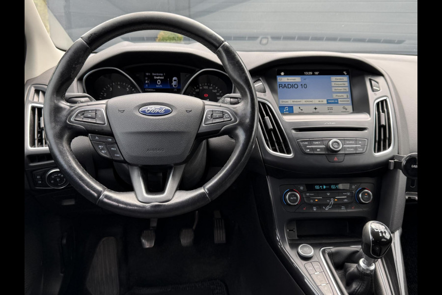 Ford FOCUS Wagon 1.0 Titanium 2e Eigenaar,125pk,Navi,Trekhaak,Stuurverwarming,Stoelverwarming,6 Bak,Pdc,Lmv,Apk tot 04-2026