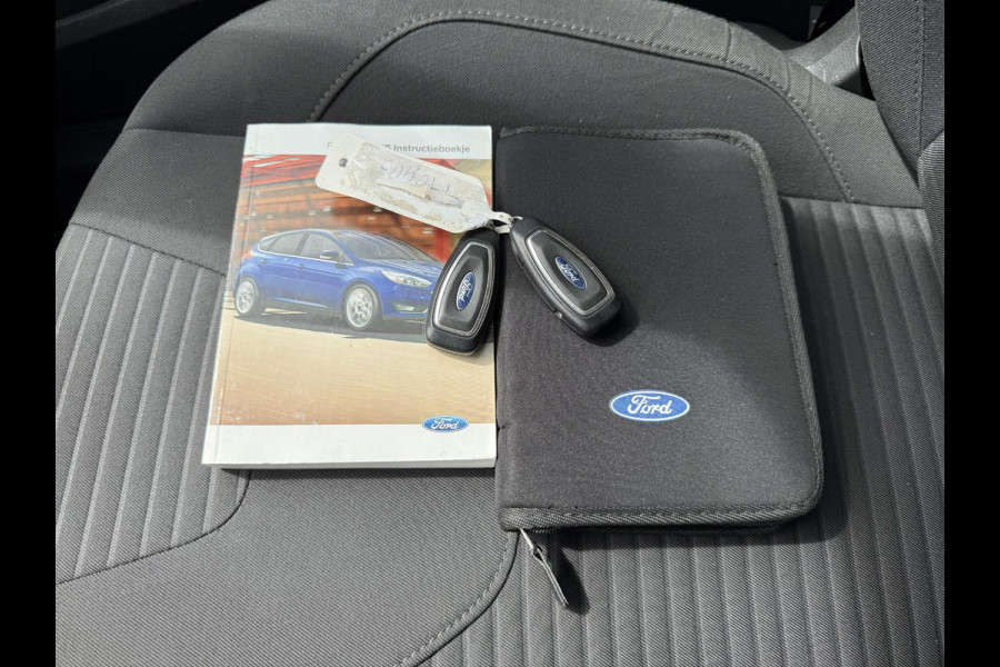 Ford FOCUS Wagon 1.0 Titanium 2e Eigenaar,125pk,Navi,Trekhaak,Stuurverwarming,Stoelverwarming,6 Bak,Pdc,Lmv,Apk tot 04-2026