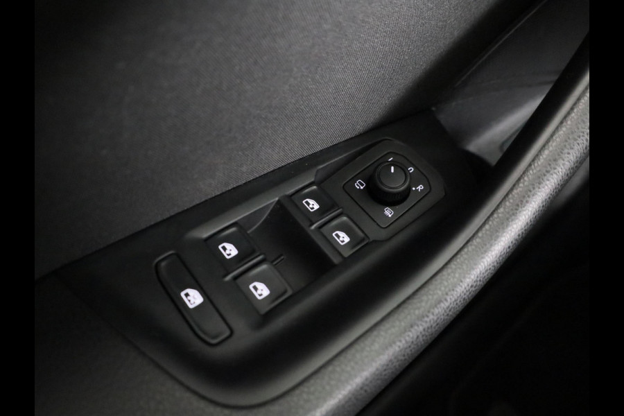 Volkswagen Passat Variant 1.5 TSI Comfort Business 150 PK | Automaat ( DSG) | Navigatie | Wegklapbare trekhaak | Extra getint glas