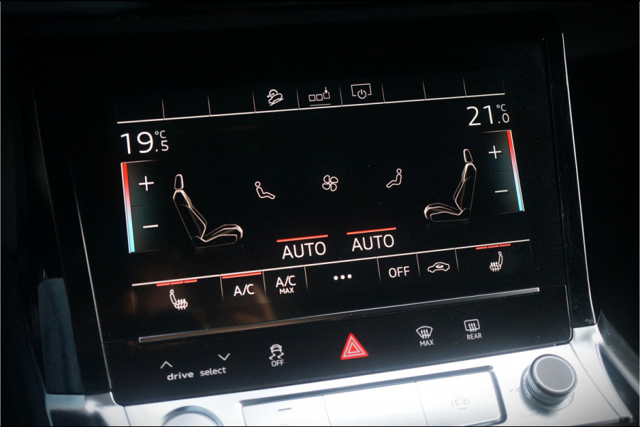 Audi e-tron e-tron 50 quattro S edition Black 71 kWh | S Line | Black Edition | Panoramadak | Memory Seats | Camera | Luchtvering | Adaptive Cruise Control | Keyless | Matrix LED | Leder | Stoelverwarming | NAP | BTW