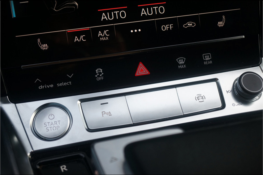Audi e-tron e-tron 50 quattro S edition Black 71 kWh | S Line | Black Edition | Panoramadak | Memory Seats | Camera | Luchtvering | Adaptive Cruise Control | Keyless | Matrix LED | Leder | Stoelverwarming | NAP | BTW