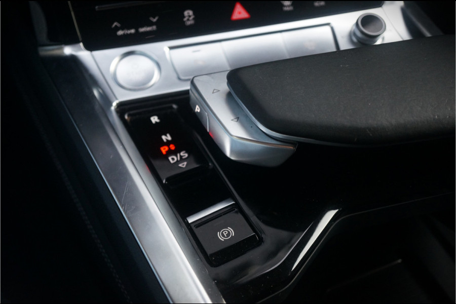 Audi e-tron e-tron 50 quattro S edition Black 71 kWh | S Line | Black Edition | Panoramadak | Memory Seats | Camera | Luchtvering | Adaptive Cruise Control | Keyless | Matrix LED | Leder | Stoelverwarming | NAP | BTW