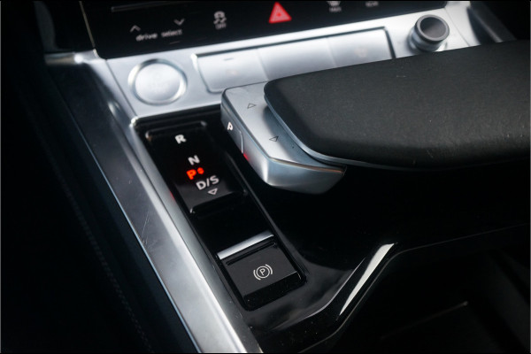 Audi e-tron e-tron 50 quattro S edition Black 71 kWh | S Line | Black Edition | Panoramadak | Memory Seats | Camera | Luchtvering | Adaptive Cruise Control | Keyless | Matrix LED | Leder | Stoelverwarming | NAP | BTW