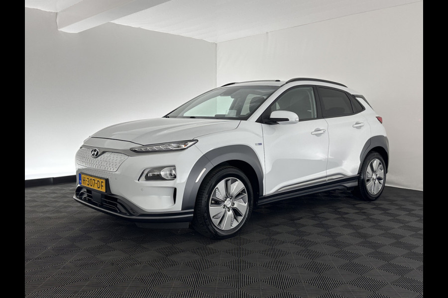 Hyundai Kona EV Premium 64 kWh (INCL.BTW) *PANO | FULL-LEATHER | HEAD-UP | FULL-LED | NAVI-FULLMAP | DAB | ADAPTIVE-CRUISE | KEYLESS | CAMERA | BLIND-SPOT | LANE-ASSIST | DIGI-COCKPIT | COMFORT-SEATS | 17''ALU*