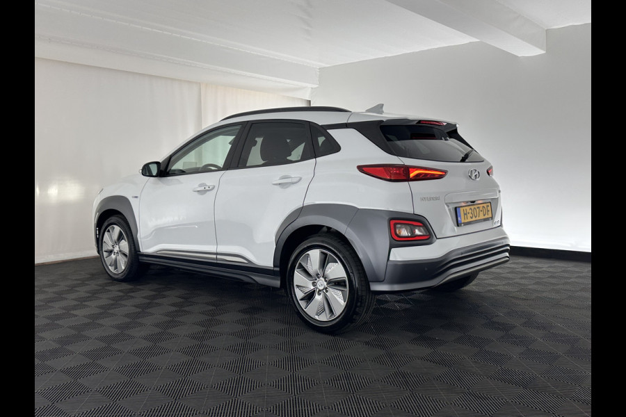 Hyundai Kona EV Premium 64 kWh (INCL.BTW) *PANO | FULL-LEATHER | HEAD-UP | FULL-LED | NAVI-FULLMAP | DAB | ADAPTIVE-CRUISE | KEYLESS | CAMERA | BLIND-SPOT | LANE-ASSIST | DIGI-COCKPIT | COMFORT-SEATS | 17''ALU*