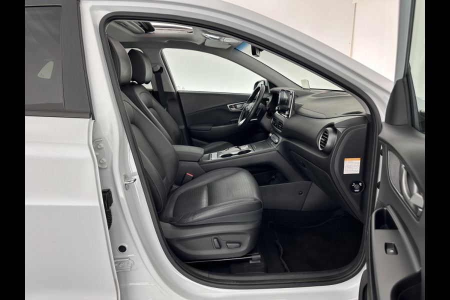 Hyundai Kona EV Premium 64 kWh (INCL.BTW) *PANO | FULL-LEATHER | HEAD-UP | FULL-LED | NAVI-FULLMAP | DAB | ADAPTIVE-CRUISE | KEYLESS | CAMERA | BLIND-SPOT | LANE-ASSIST | DIGI-COCKPIT | COMFORT-SEATS | 17''ALU*