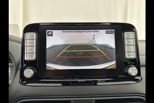 Hyundai Kona EV Premium 64 kWh (INCL.BTW) *PANO | FULL-LEATHER | HEAD-UP | FULL-LED | NAVI-FULLMAP | DAB | ADAPTIVE-CRUISE | KEYLESS | CAMERA | BLIND-SPOT | LANE-ASSIST | DIGI-COCKPIT | COMFORT-SEATS | 17''ALU*