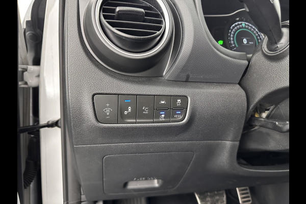 Hyundai Kona EV Premium 64 kWh (INCL.BTW) *PANO | FULL-LEATHER | HEAD-UP | FULL-LED | NAVI-FULLMAP | DAB | ADAPTIVE-CRUISE | KEYLESS | CAMERA | BLIND-SPOT | LANE-ASSIST | DIGI-COCKPIT | COMFORT-SEATS | 17''ALU*