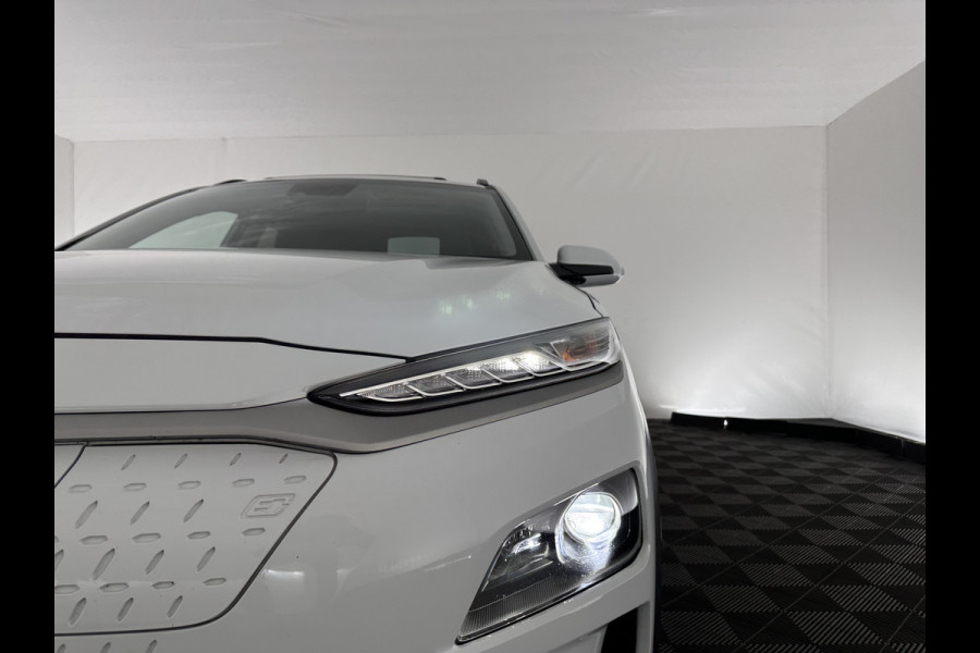 Hyundai Kona EV Premium 64 kWh (INCL.BTW) *PANO | FULL-LEATHER | HEAD-UP | FULL-LED | NAVI-FULLMAP | DAB | ADAPTIVE-CRUISE | KEYLESS | CAMERA | BLIND-SPOT | LANE-ASSIST | DIGI-COCKPIT | COMFORT-SEATS | 17''ALU*