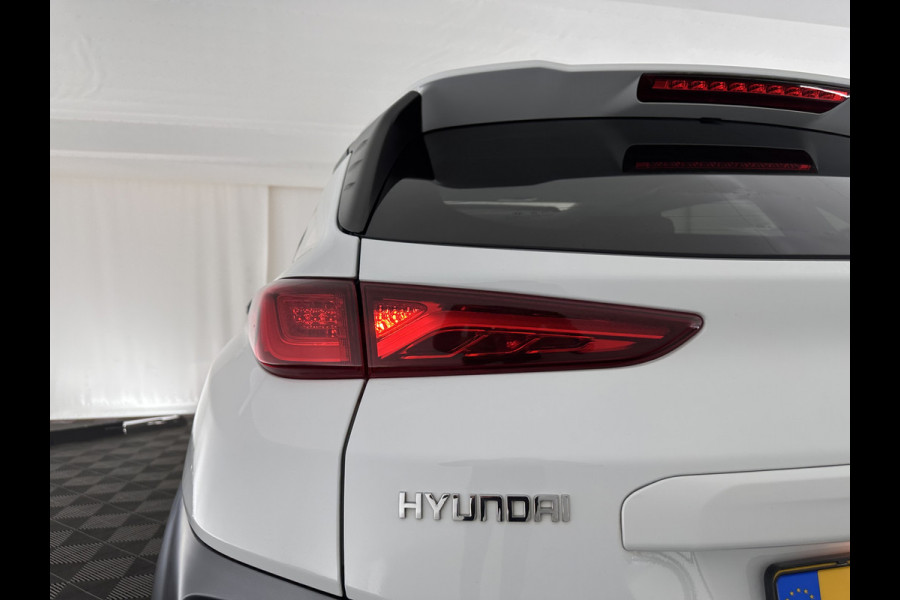Hyundai Kona EV Premium 64 kWh (INCL.BTW) *PANO | FULL-LEATHER | HEAD-UP | FULL-LED | NAVI-FULLMAP | DAB | ADAPTIVE-CRUISE | KEYLESS | CAMERA | BLIND-SPOT | LANE-ASSIST | DIGI-COCKPIT | COMFORT-SEATS | 17''ALU*