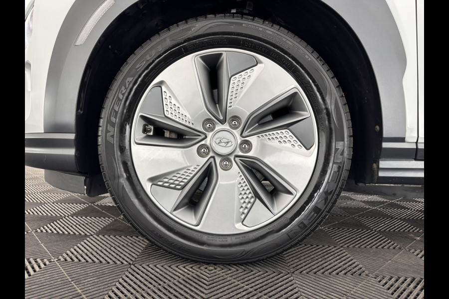 Hyundai Kona EV Premium 64 kWh (INCL.BTW) *PANO | FULL-LEATHER | HEAD-UP | FULL-LED | NAVI-FULLMAP | DAB | ADAPTIVE-CRUISE | KEYLESS | CAMERA | BLIND-SPOT | LANE-ASSIST | DIGI-COCKPIT | COMFORT-SEATS | 17''ALU*