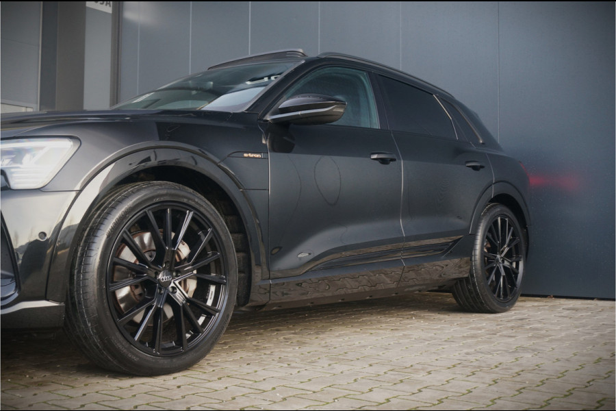 Audi e-tron e-tron 50 quattro S edition Black 71 kWh | S Line | Black Edition | Panoramadak | Memory Seats | Camera | Luchtvering | Adaptive Cruise Control | Keyless | Matrix LED | Leder | Stoelverwarming | NAP | BTW