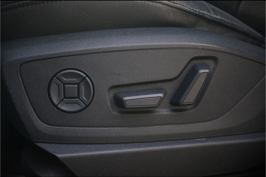 Audi e-tron e-tron 50 quattro S edition Black 71 kWh | S Line | Black Edition | Panoramadak | Memory Seats | Camera | Luchtvering | Adaptive Cruise Control | Keyless | Matrix LED | Leder | Stoelverwarming | NAP | BTW
