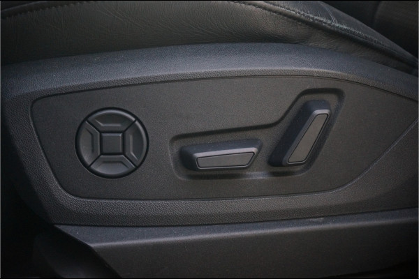 Audi e-tron e-tron 50 quattro S edition Black 71 kWh | S Line | Black Edition | Panoramadak | Memory Seats | Camera | Luchtvering | Adaptive Cruise Control | Keyless | Matrix LED | Leder | Stoelverwarming | NAP | BTW