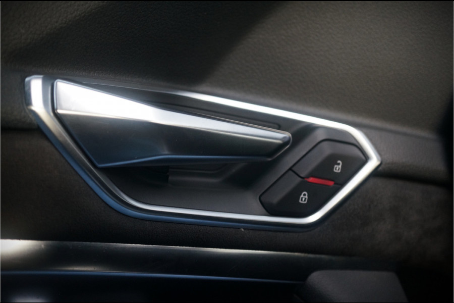 Audi e-tron e-tron 50 quattro S edition Black 71 kWh | S Line | Black Edition | Panoramadak | Memory Seats | Camera | Luchtvering | Adaptive Cruise Control | Keyless | Matrix LED | Leder | Stoelverwarming | NAP | BTW