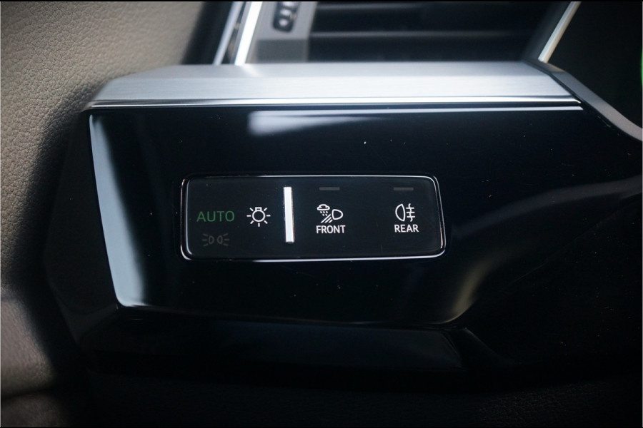 Audi e-tron e-tron 50 quattro S edition Black 71 kWh | S Line | Black Edition | Panoramadak | Memory Seats | Camera | Luchtvering | Adaptive Cruise Control | Keyless | Matrix LED | Leder | Stoelverwarming | NAP | BTW