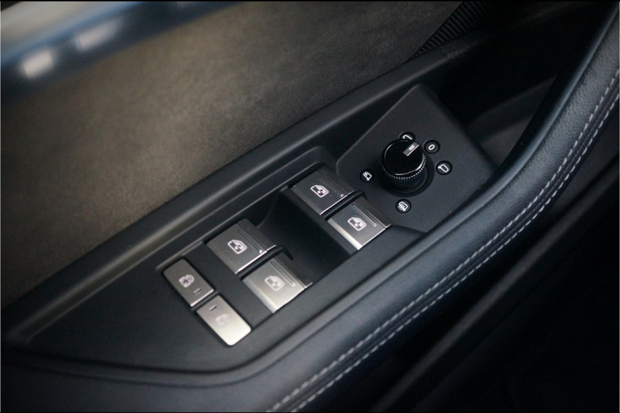 Audi e-tron e-tron 50 quattro S edition Black 71 kWh | S Line | Black Edition | Panoramadak | Memory Seats | Camera | Luchtvering | Adaptive Cruise Control | Keyless | Matrix LED | Leder | Stoelverwarming | NAP | BTW