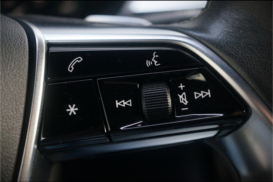Audi e-tron e-tron 50 quattro S edition Black 71 kWh | S Line | Black Edition | Panoramadak | Memory Seats | Camera | Luchtvering | Adaptive Cruise Control | Keyless | Matrix LED | Leder | Stoelverwarming | NAP | BTW