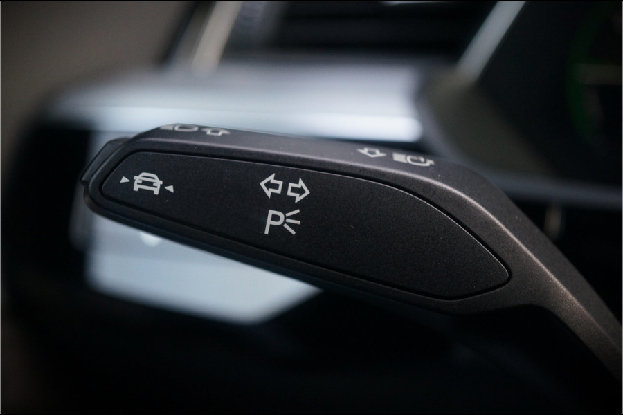 Audi e-tron e-tron 50 quattro S edition Black 71 kWh | S Line | Black Edition | Panoramadak | Memory Seats | Camera | Luchtvering | Adaptive Cruise Control | Keyless | Matrix LED | Leder | Stoelverwarming | NAP | BTW