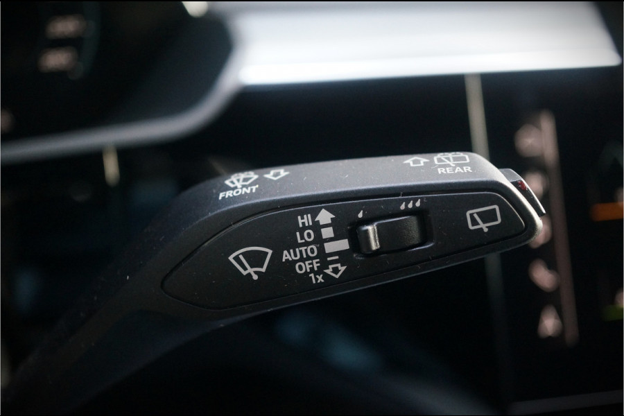 Audi e-tron e-tron 50 quattro S edition Black 71 kWh | S Line | Black Edition | Panoramadak | Memory Seats | Camera | Luchtvering | Adaptive Cruise Control | Keyless | Matrix LED | Leder | Stoelverwarming | NAP | BTW