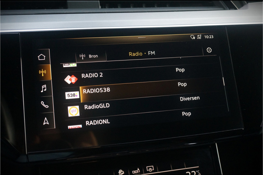 Audi e-tron e-tron 50 quattro S edition Black 71 kWh | S Line | Black Edition | Panoramadak | Memory Seats | Camera | Luchtvering | Adaptive Cruise Control | Keyless | Matrix LED | Leder | Stoelverwarming | NAP | BTW