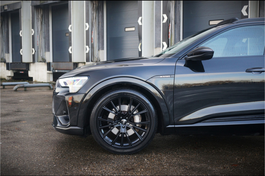Audi e-tron e-tron 50 quattro S edition Black 71 kWh | S Line | Black Edition | Panoramadak | Memory Seats | Camera | Luchtvering | Adaptive Cruise Control | Keyless | Matrix LED | Leder | Stoelverwarming | NAP | BTW