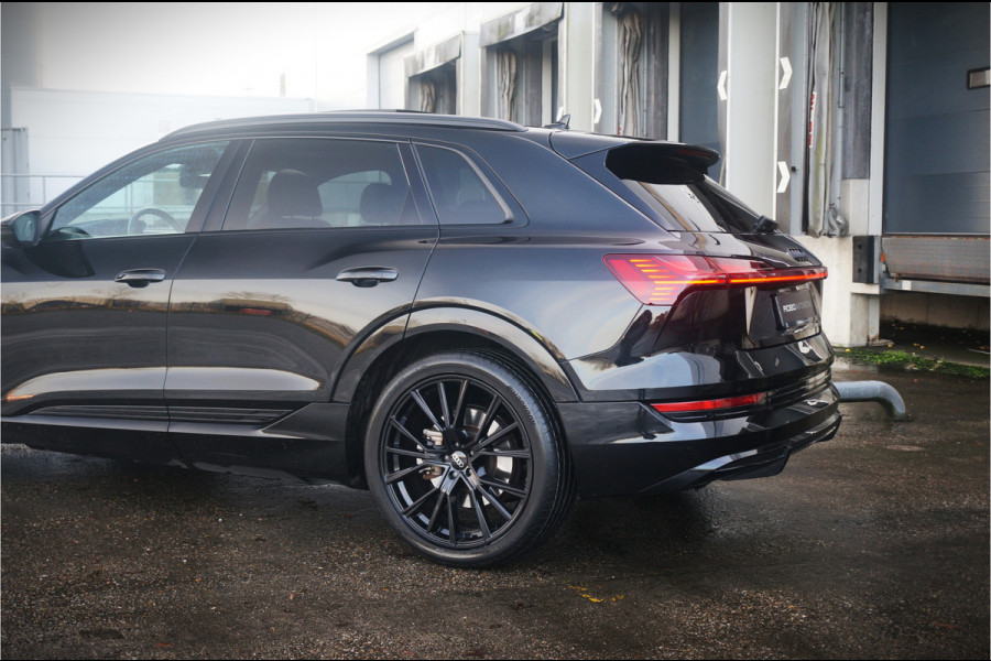 Audi e-tron e-tron 50 quattro S edition Black 71 kWh | S Line | Black Edition | Panoramadak | Memory Seats | Camera | Luchtvering | Adaptive Cruise Control | Keyless | Matrix LED | Leder | Stoelverwarming | NAP | BTW